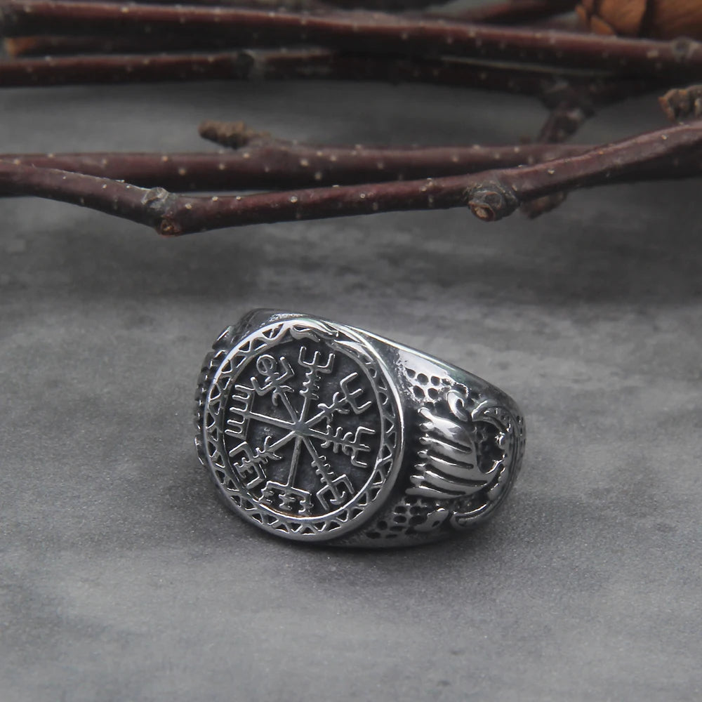 Norse-inspired ring with guiding Vegvisir symbol.