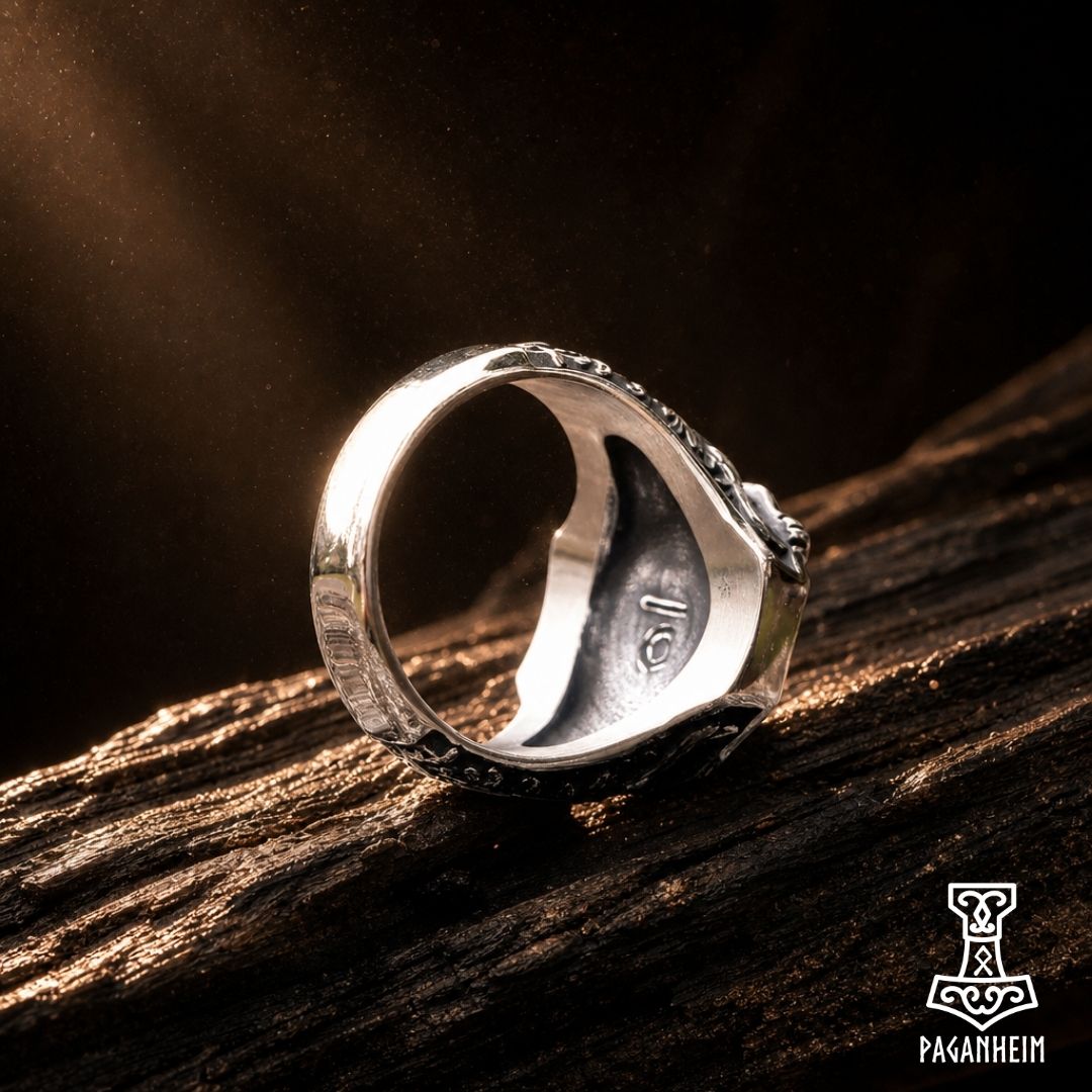 Hrafnfljúga ring representing insight and memory in Germanic tradition