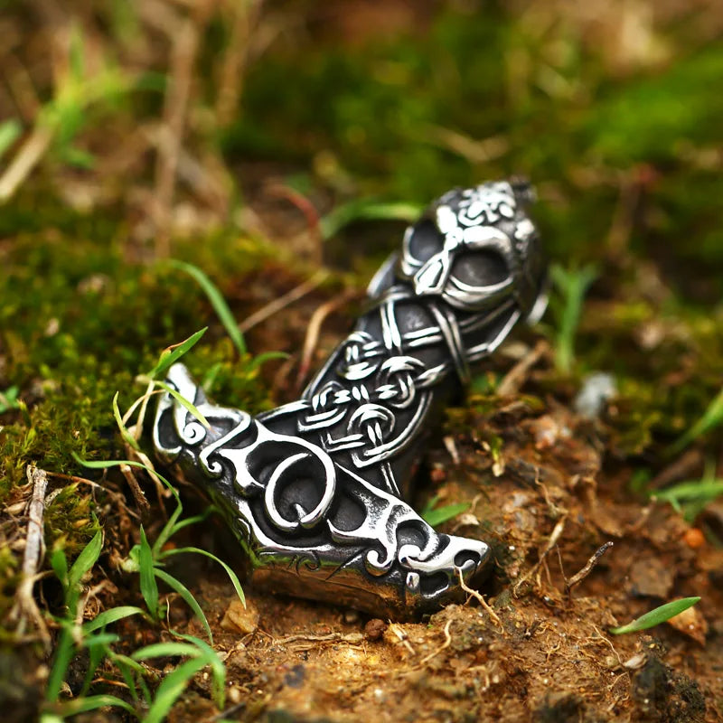 Norse mythology Mjölnir amulet with Urnes artstyle