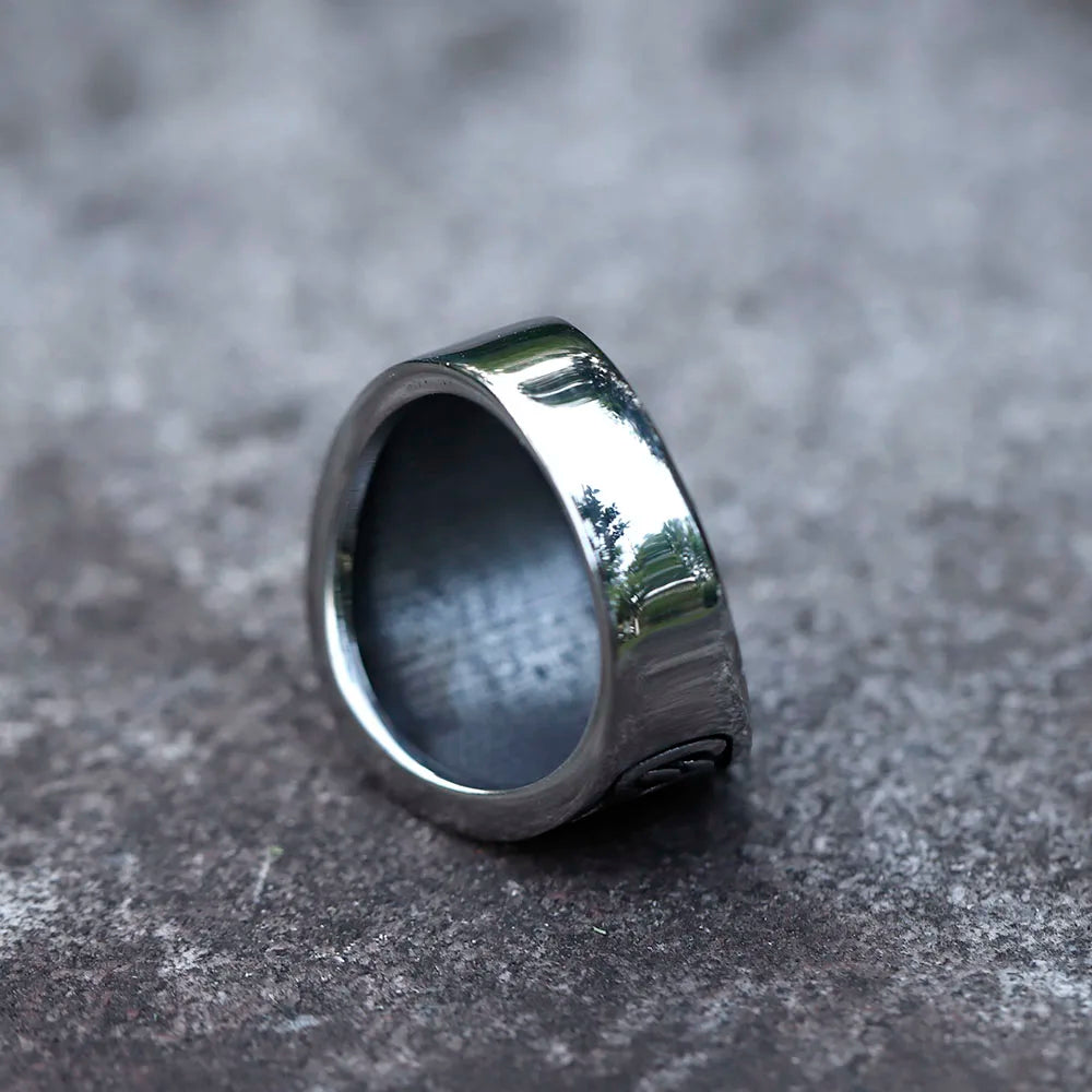 Ring with the Vegvísir compass symbol and Old Norse artistry.