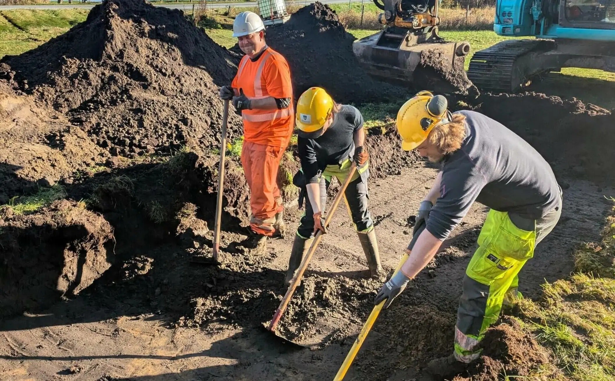 Viking Longhouse and Grave Discovered in Hjørungavåg