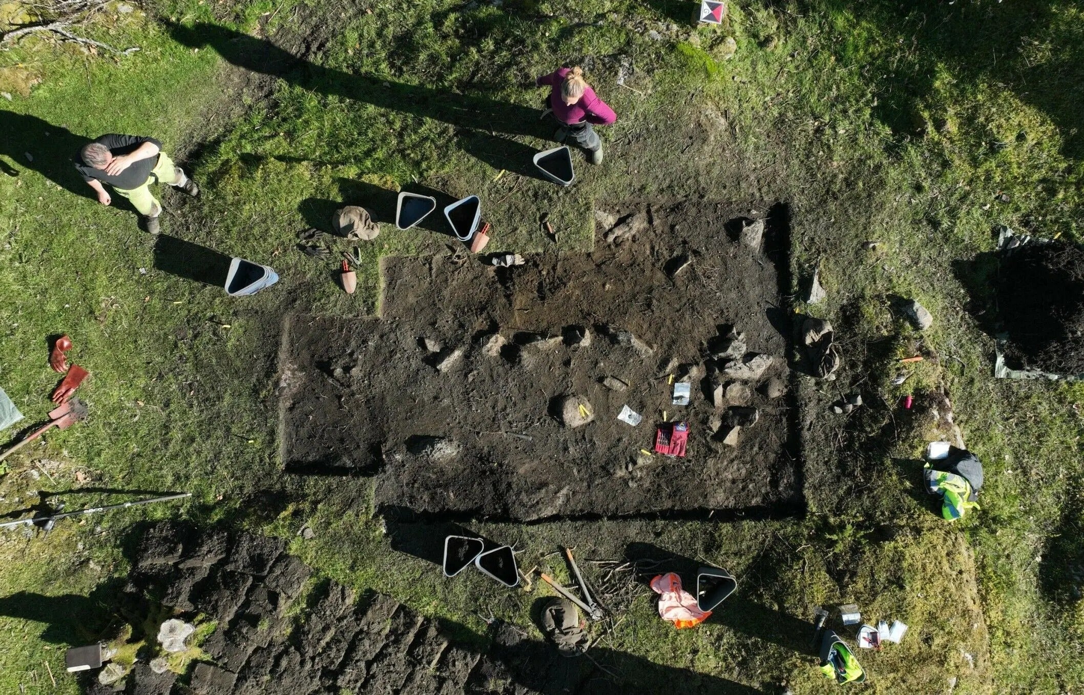 Excavation Reveals Wealthy Women Buried in Coastal Viking Cemetery