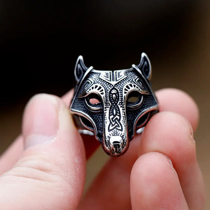 Fenrir's Oath Headpiece is a testament to Norse mythology's intricacies. With upward-pointing ears and hollow eye sockets, this ring showcases Fenrir's eternal oath against the Aesir. Detailed engravings and a triquetra symbol add depth, inviting you to explore the complexities of Fenrir's narrative.