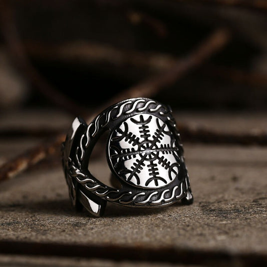 Detailed view of the Gungnir Ægishjálmr ring, expertly shaped with precision to embody Odin's magic spear and the Helm of Awe - a fusion of Norse symbols for a unique accessory.