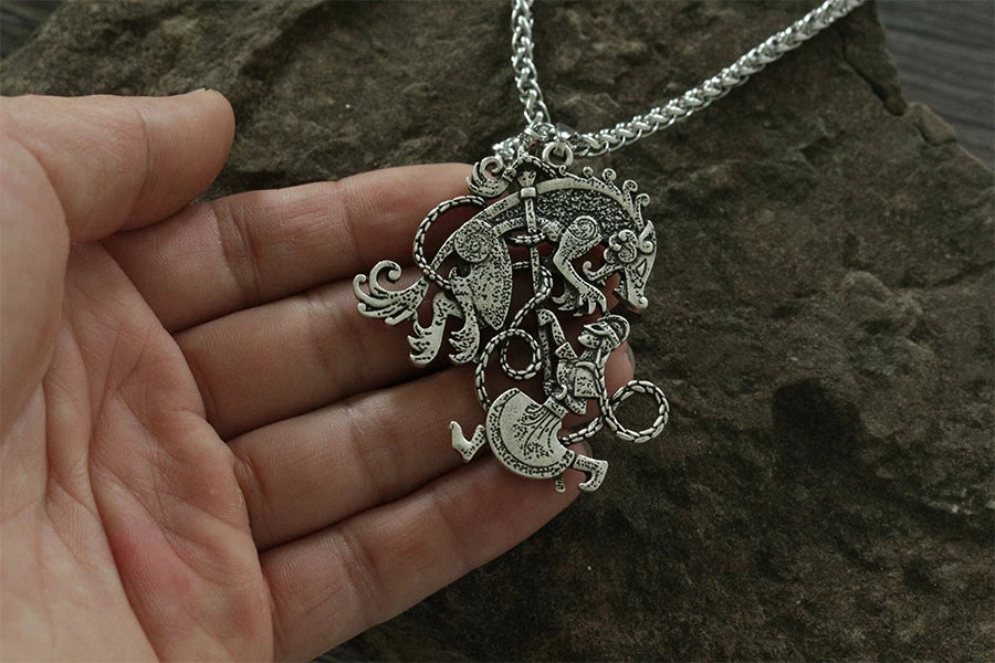 Complete Norse mythology pendant featuring Vidarr and Fenrir
