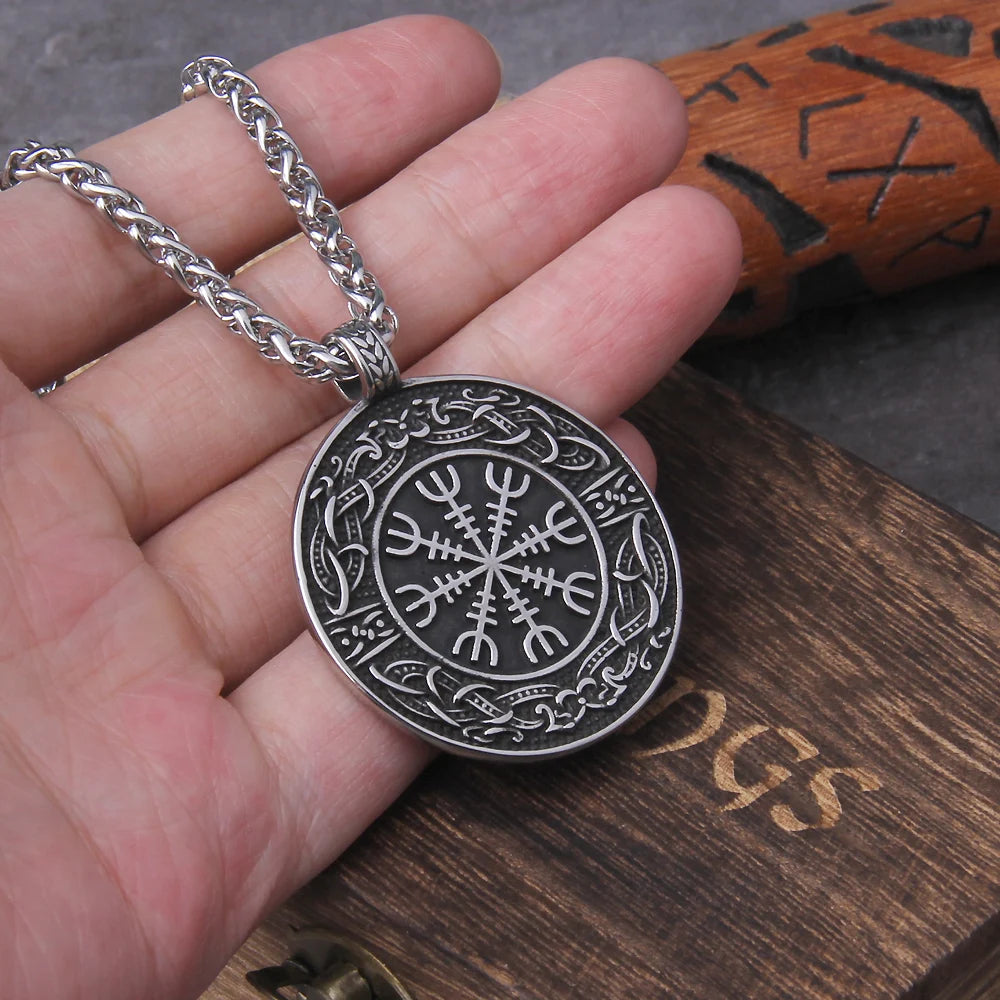 Ægishjálmr amulet with intricate Old Norse Mammen art