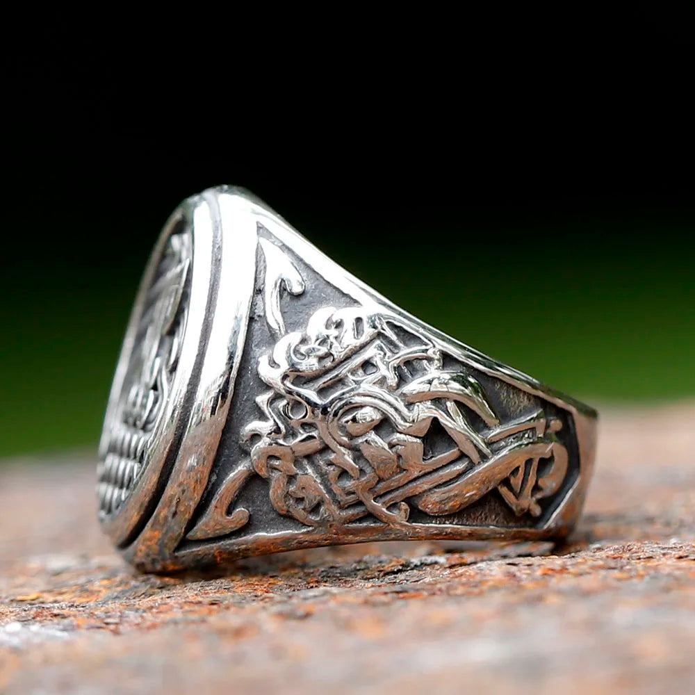 Ring featuring a Drakkar longship and Old Norse artistry