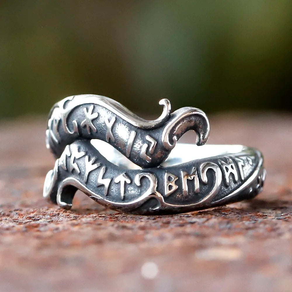 Close-up of the serpentine design on the Elder Futhark rune ring.