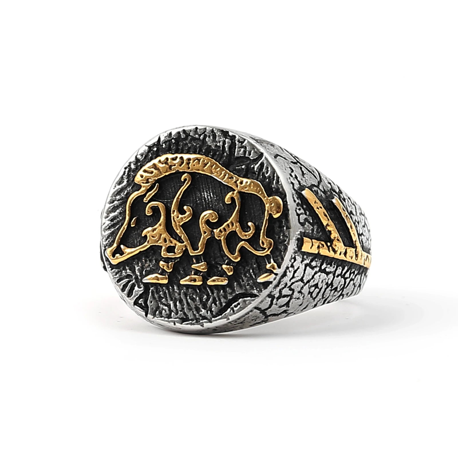 Hildisvíni Ring in gold with rune detail