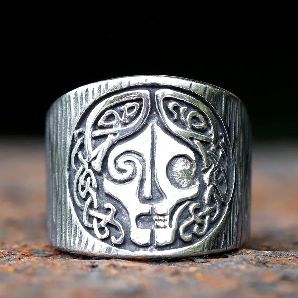 Ring showcasing Hel's face with contrasting life and death sides