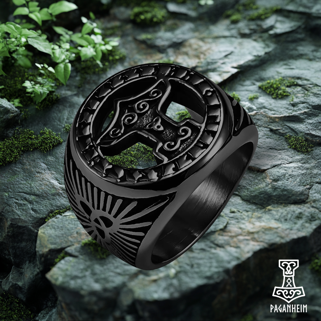 Mjölnir pendant ring in black with triquetra symbols from Viking lore.