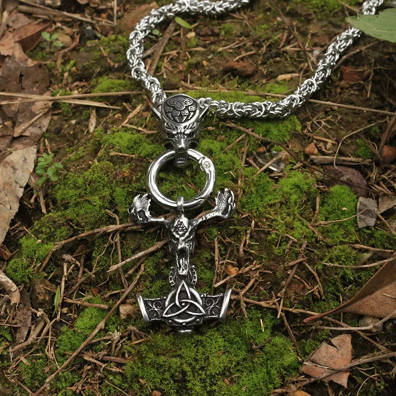 Front view of Mjölnir Dáinn pendant showing stag design