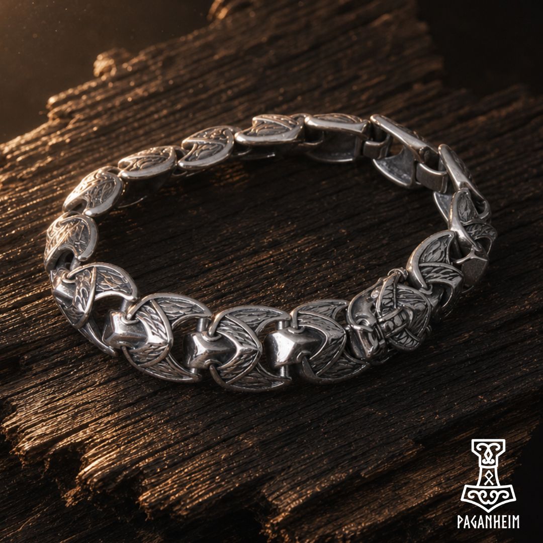 Silver bracelet featuring sculpted serpent head clasp and scale‑pattern links.
