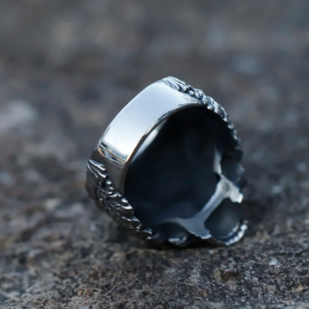 Skull ring with Valknut symbol on the forehead and raven wings on the sides.