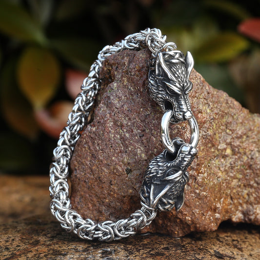 Fenrisúlfr's Spawn Bracelet - Embrace the mythological symbolism of Sköll and Hati's pursuit during Ragnarök.