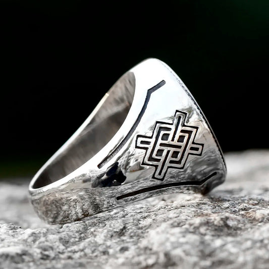 Gungnir Symbol on Nordic Ring - Side view showcasing Odin's spear on the Norse ring.