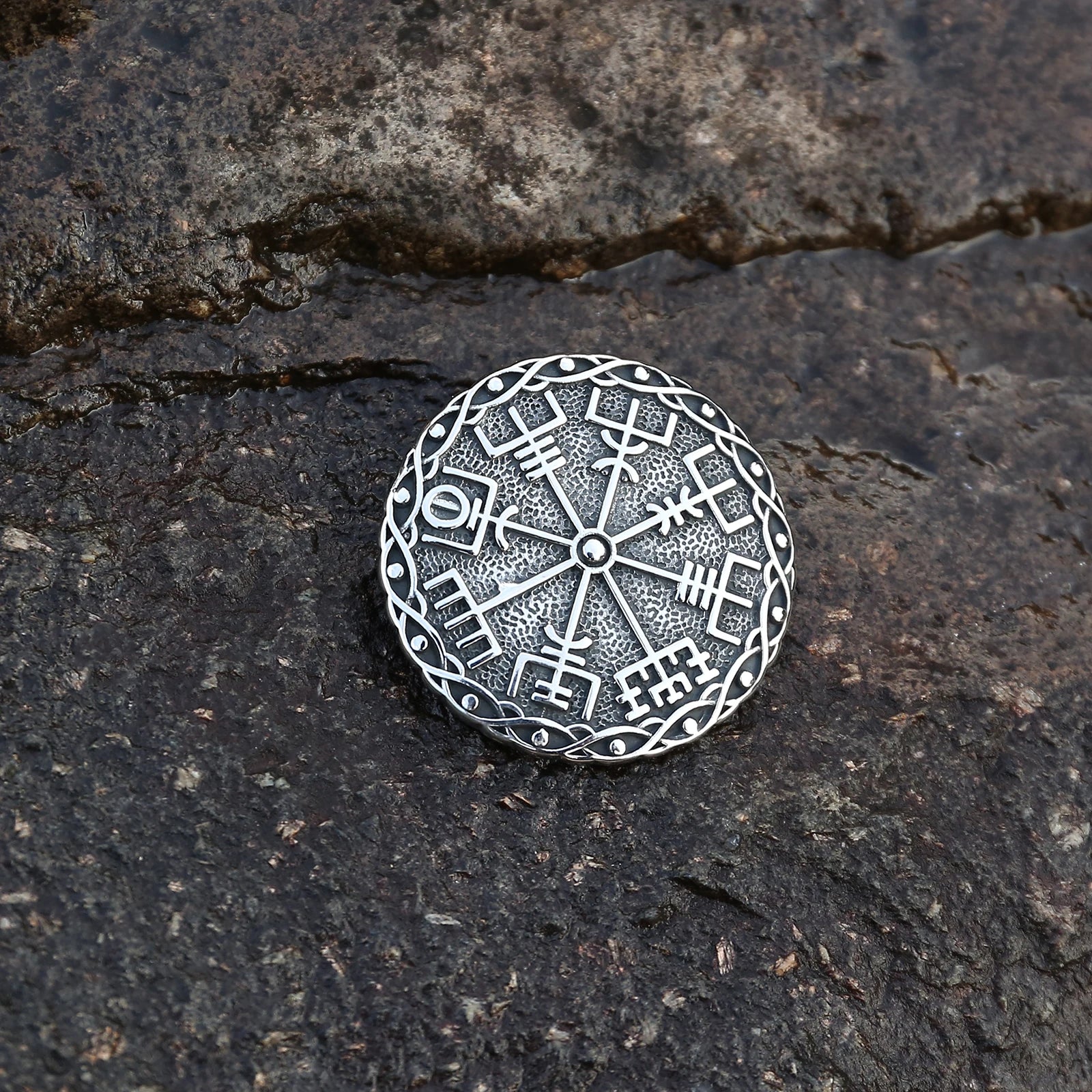 Brooch featuring the Icelandic Vegvísir symbol for guidance.