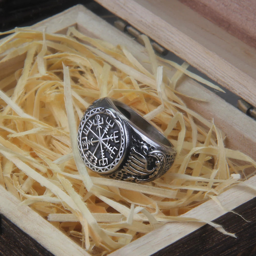 Ring featuring the Vegvisir symbol and longship engraving.