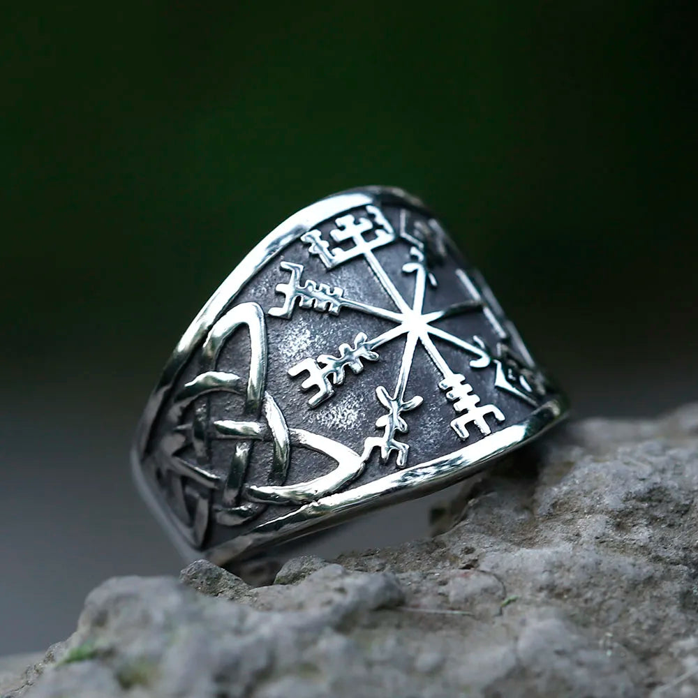 Ring featuring the Vegvísir Norse compass symbol with engravings.